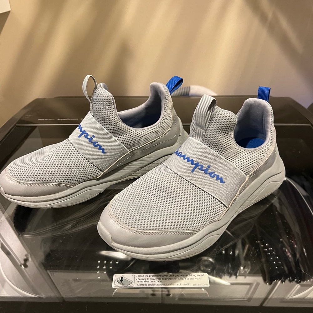 Youth Champion tennis shoes sz 7